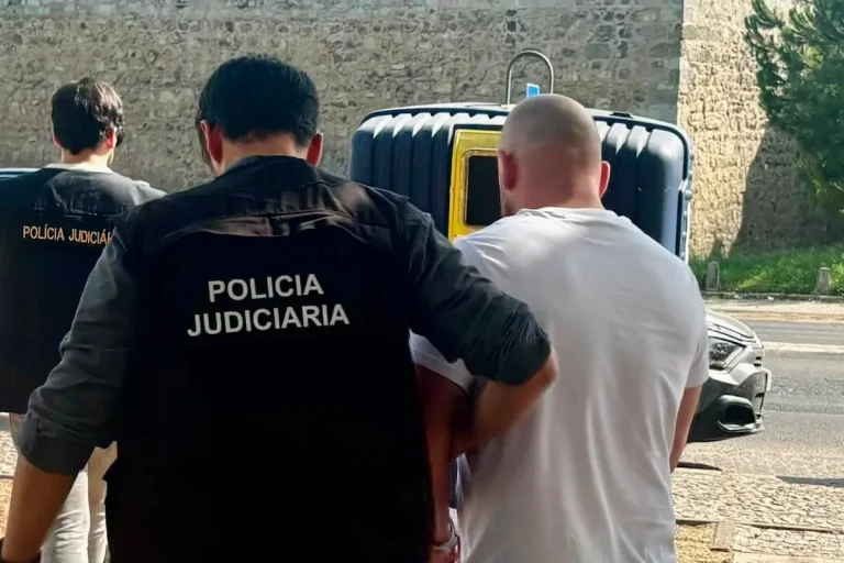 O que devo fazer durante uma busca da polícia num processo crime?
